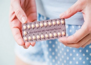 Sau sinh chưa có kinh lại có uống được thuốc tránh thai hàng ngày không?